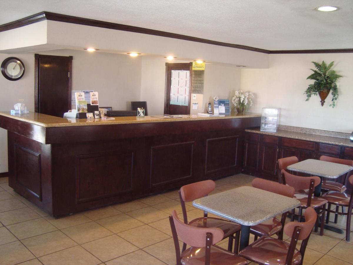 Vanguard Motel — photo 4