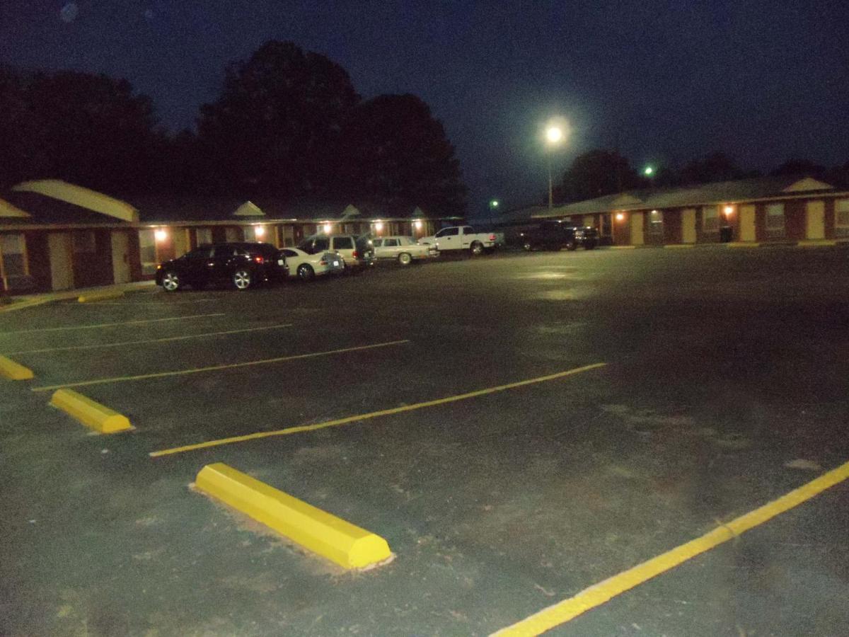 Antlers Budget Inn — photo 15