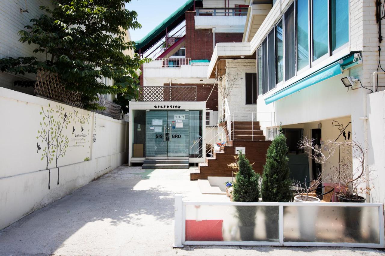 SISnBRO Guesthouse - 5