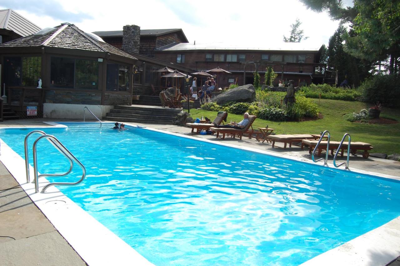 Heated swimming pool: Summit Lodge