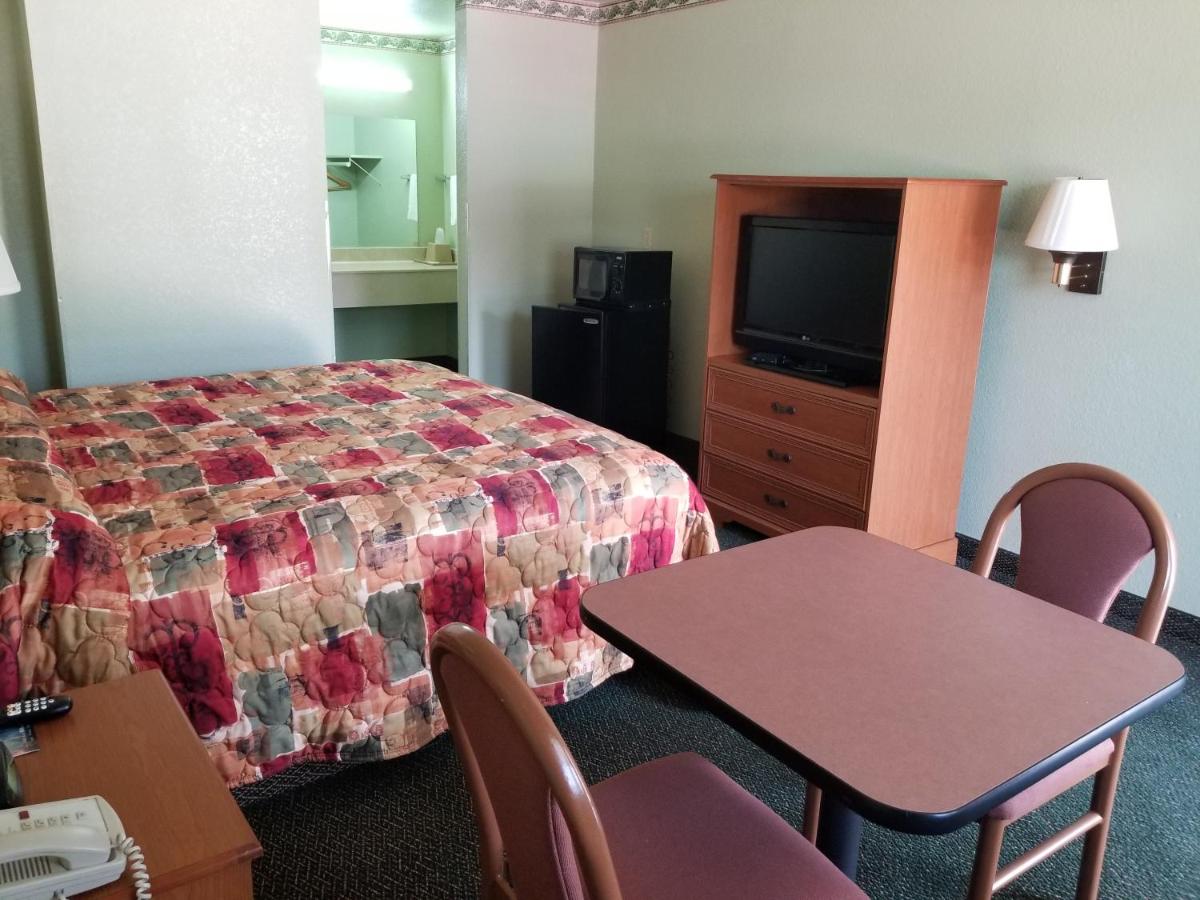 Howell's Motel — photo 11