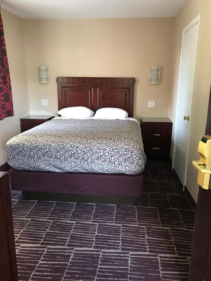 Economy Inn — photo 17