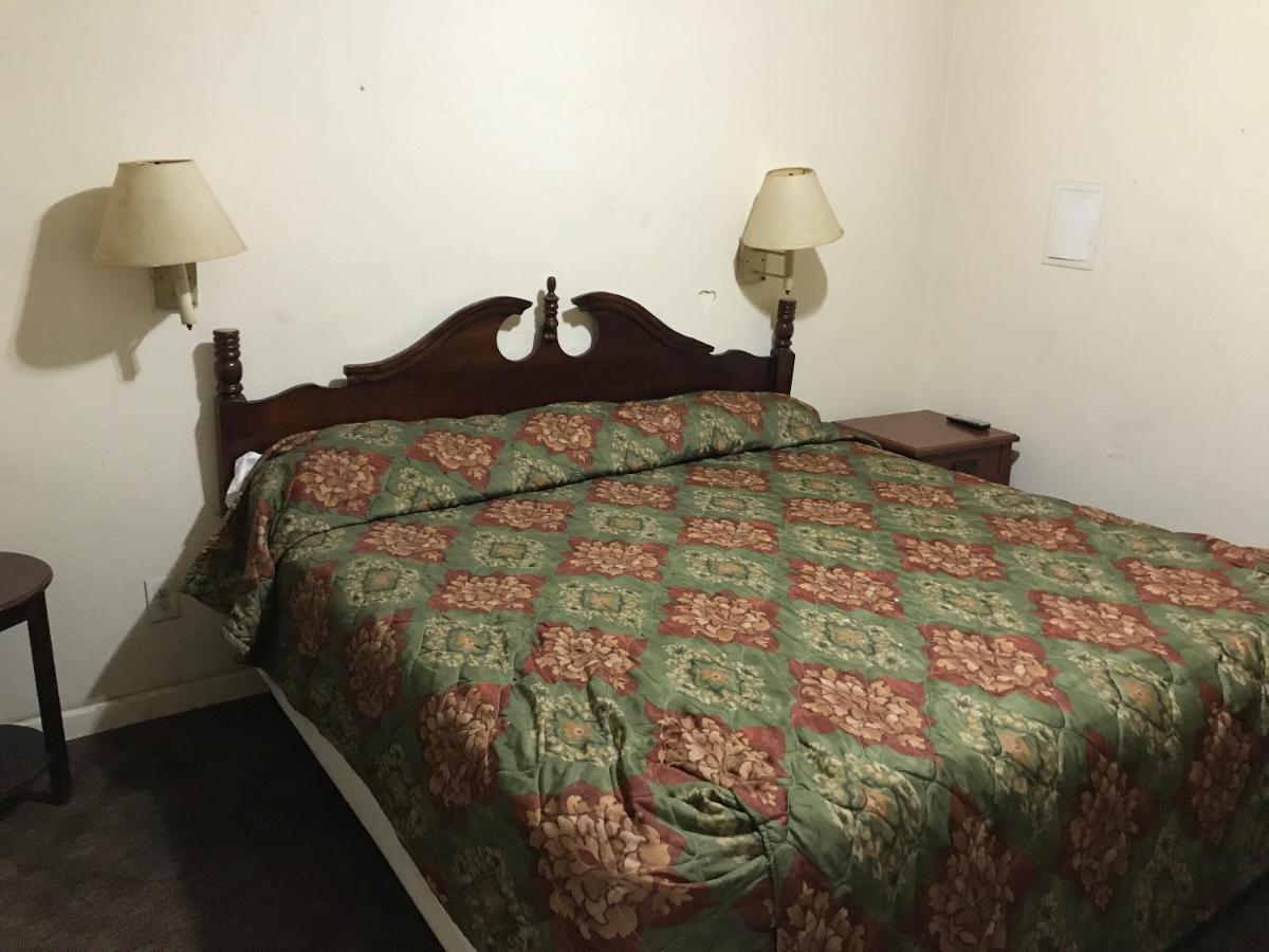 Kingsway Motel — photo 16