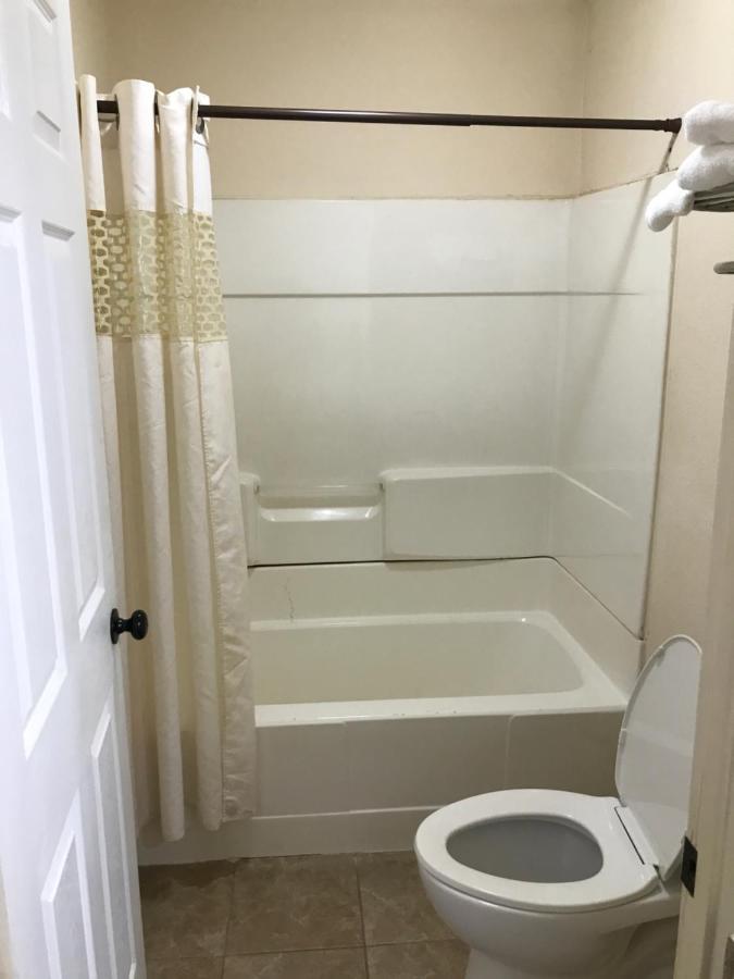 Kingsway Motel — photo 14