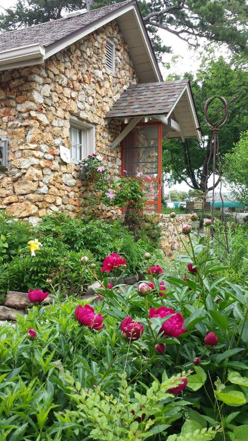 Guest House Bed and Breakfast Cottages — photo 13