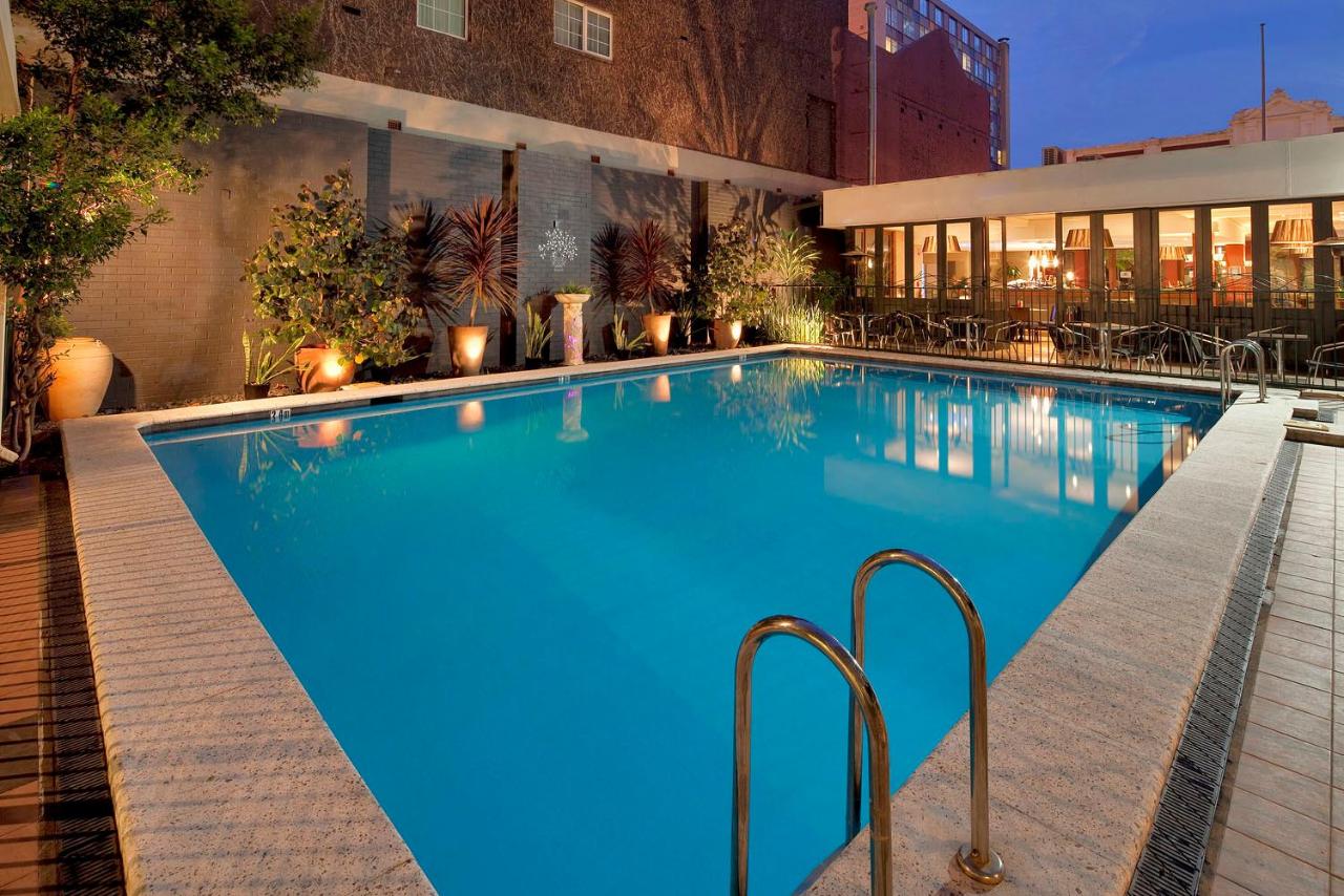 {{ hotelInfo.altText }}