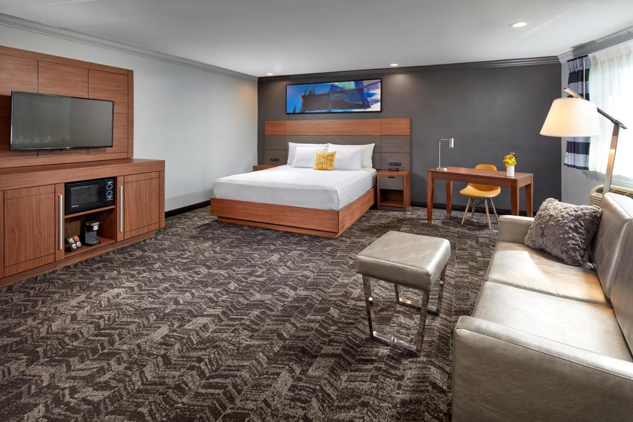 Studio Inn & Suites at Promenade Downey — photo 2
