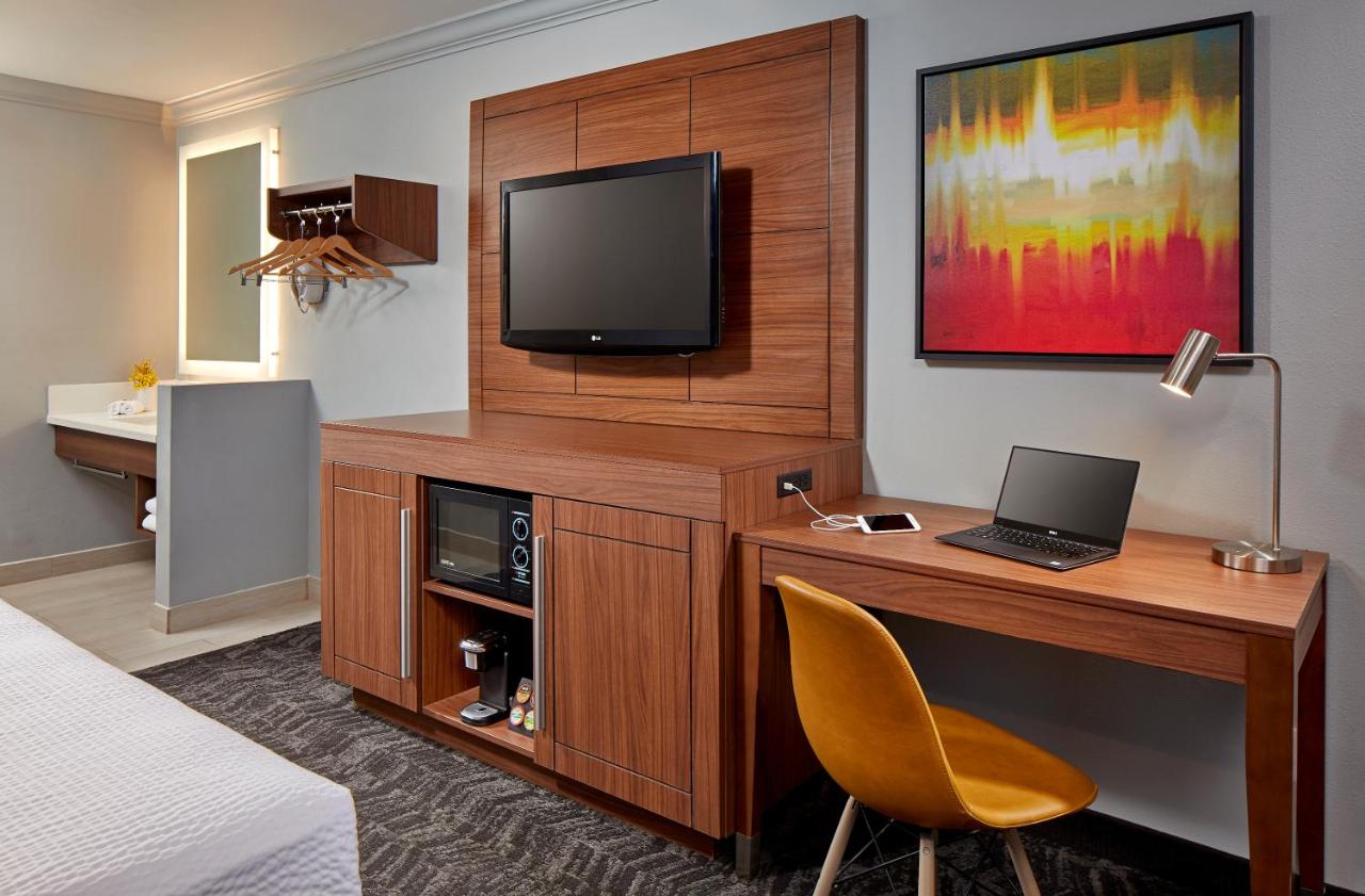 Studio Inn & Suites at Promenade Downey — photo 8