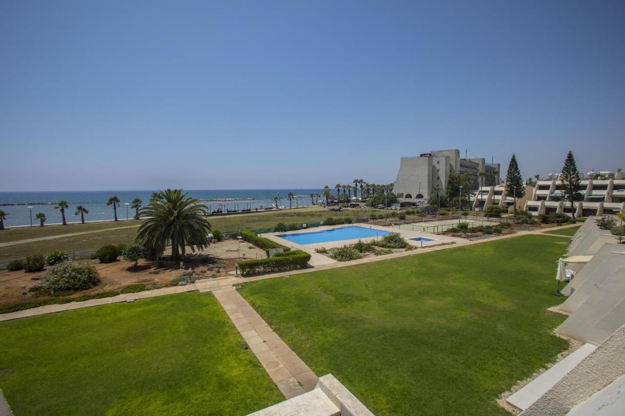 Beach: Larnaca Sunshore Beachfront Suite