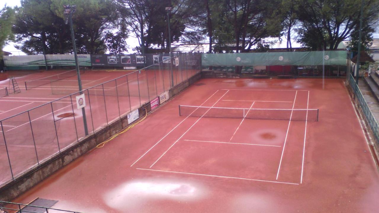 Tennis court: Apartments Vila Kamelija
