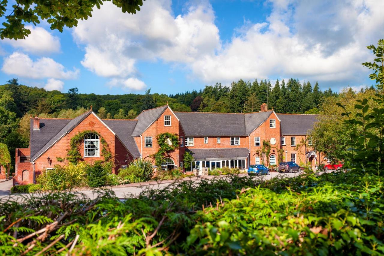 The Fox & Hounds Country Hotel - Laterooms