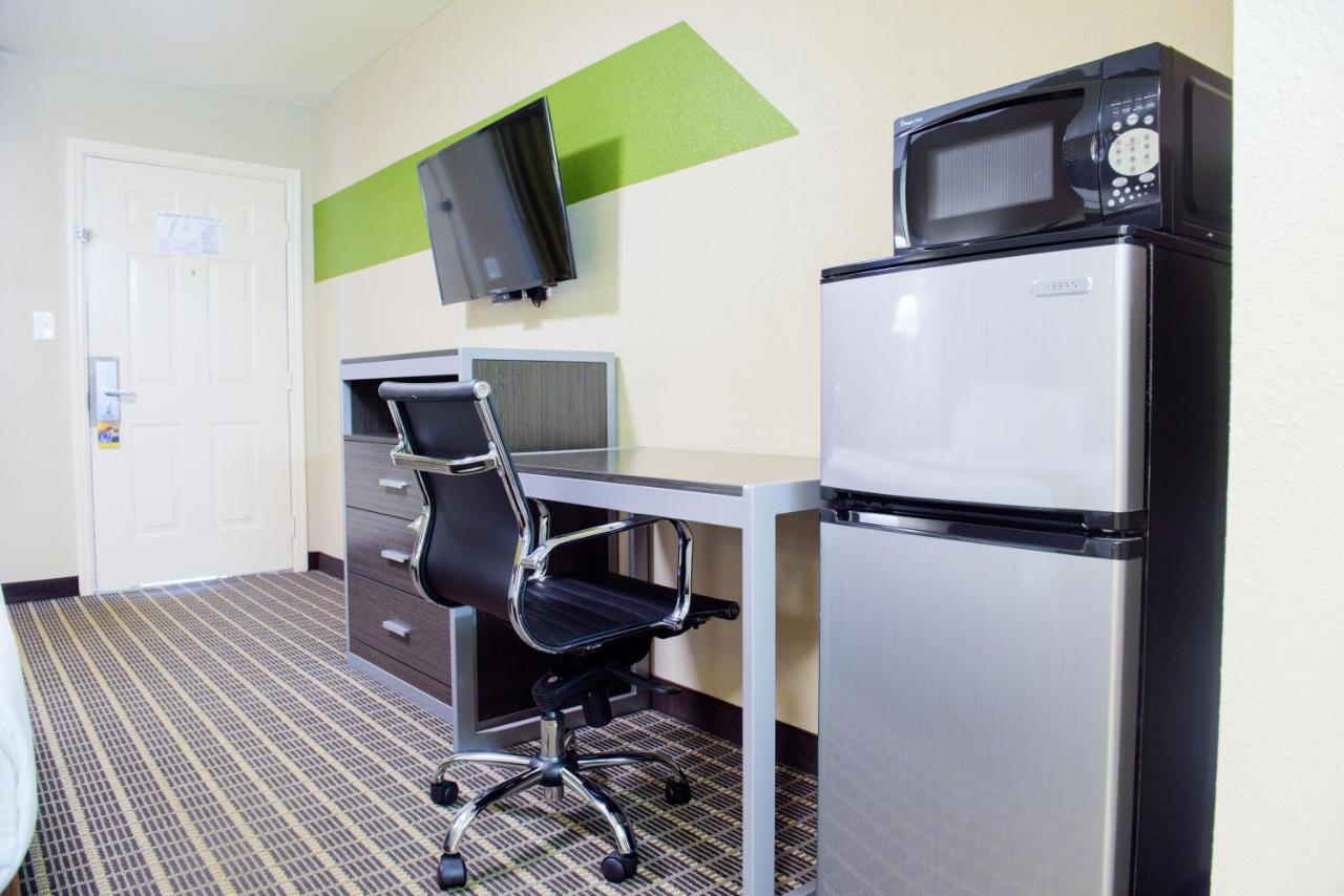 Days Inn & Suites by Wyndham Athens photo