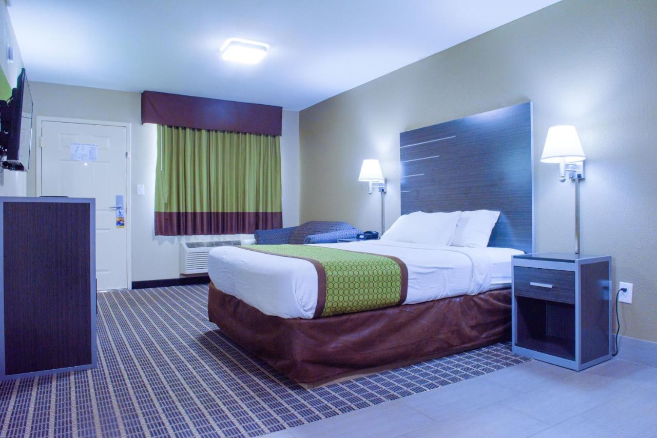 Days Inn & Suites by Wyndham Athens photo