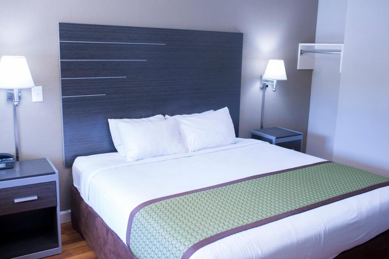 Days Inn & Suites by Wyndham Athens photo