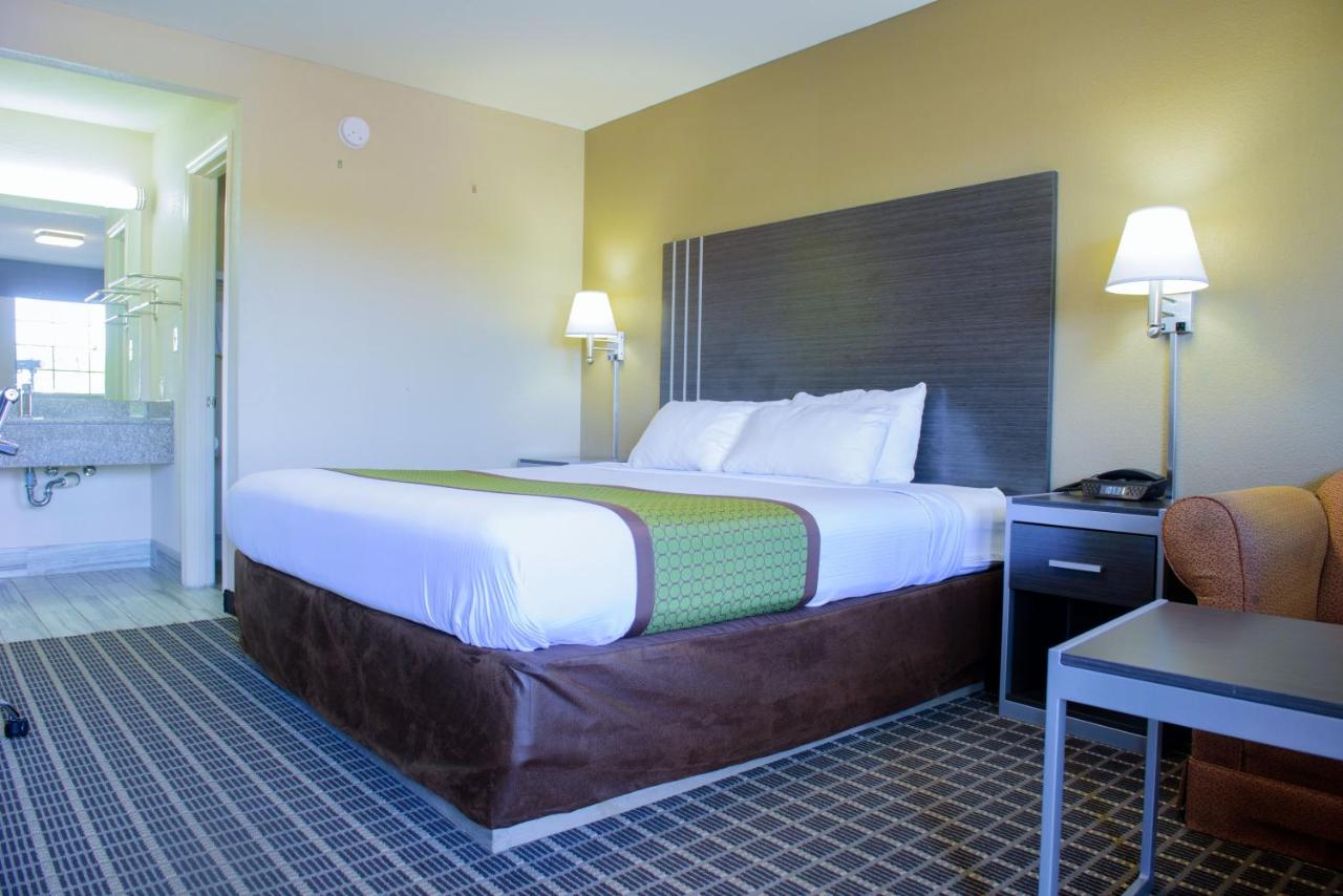 Days Inn & Suites by Wyndham Athens photo