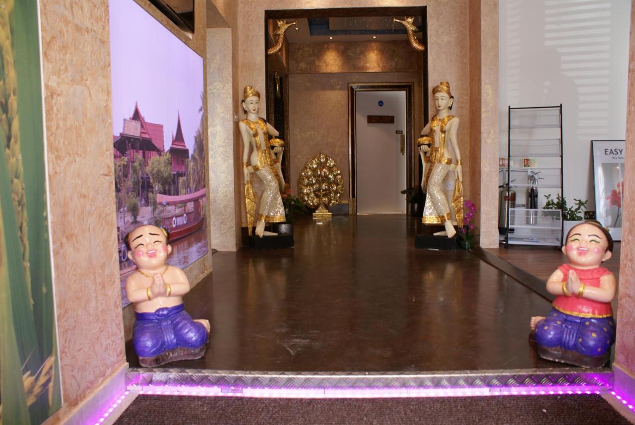 {{ hotelInfo.altText }}