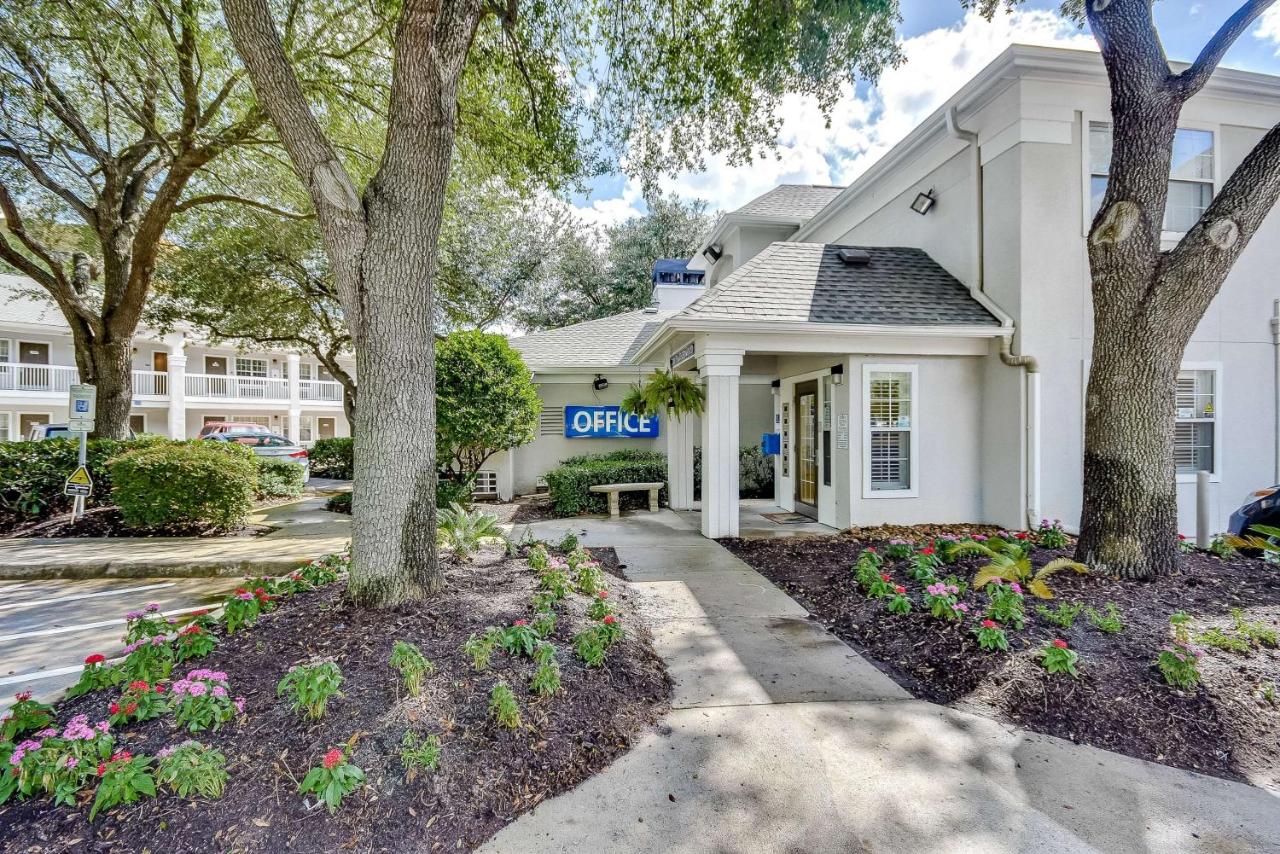 Image: Studio 6-Houston, TX - Hobby South