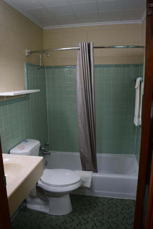 Economy Inn — photo 8