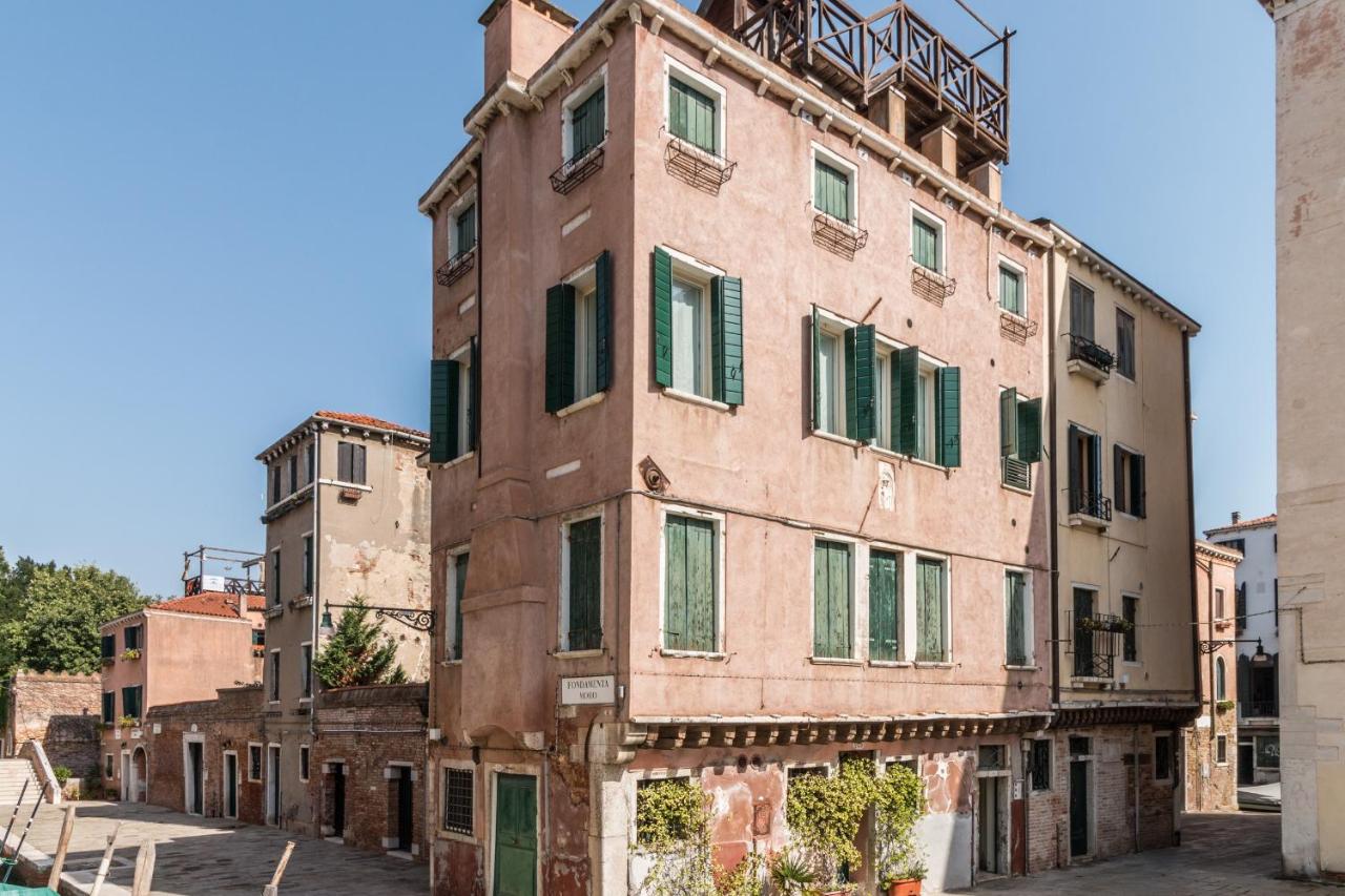 7 WINDOWS ON VENICE by LionHost - 2