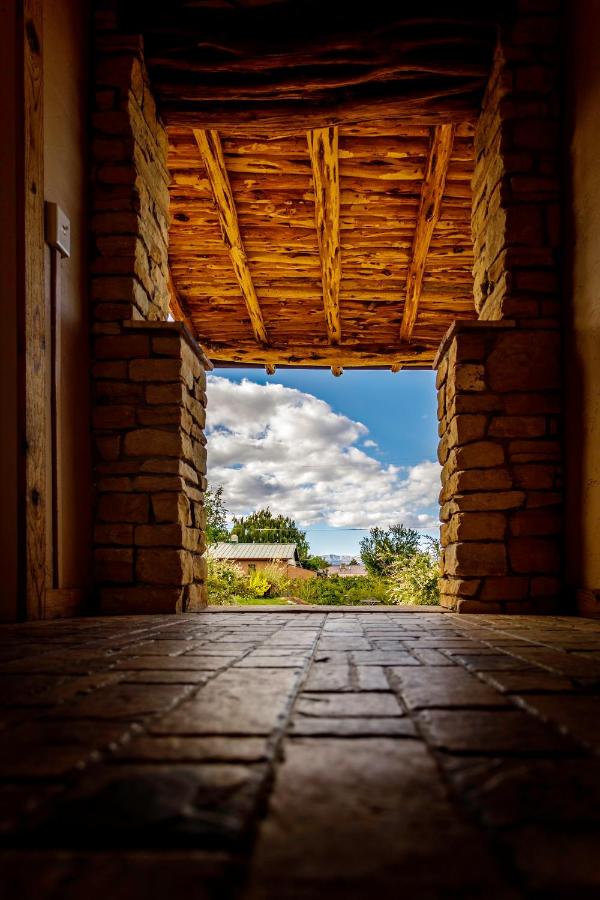Stone Lizard Lodge — photo 20