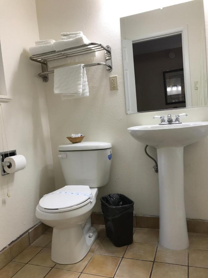 Town House Motel — photo 13
