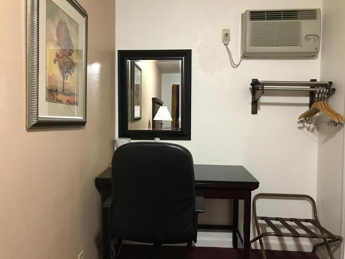 Town House Motel — photo 17