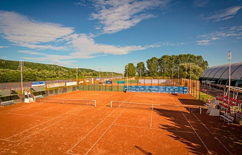 Tennis court: Hotel Star