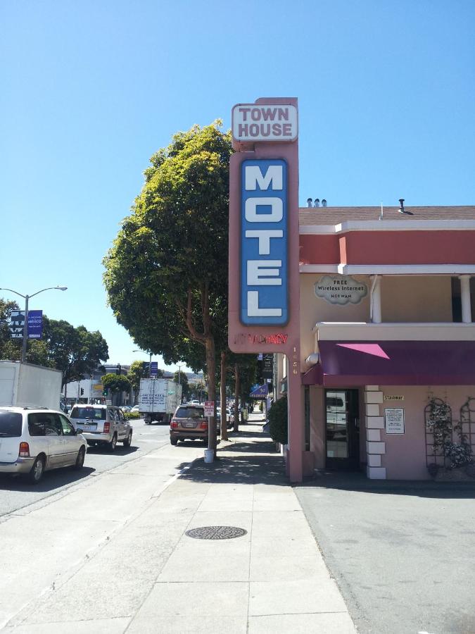 Townhouse Motel — photo 12