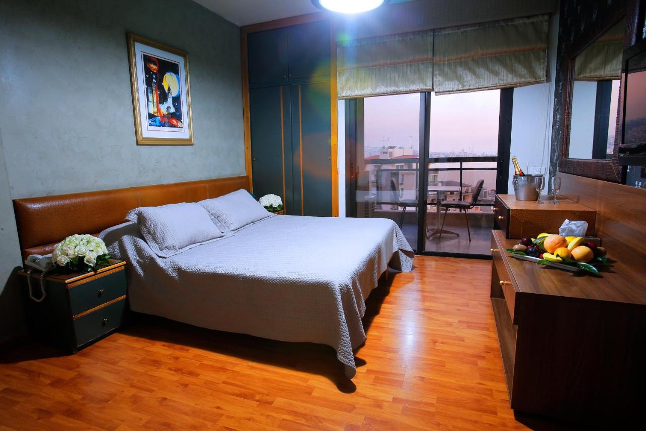 Camelot Hotel photo