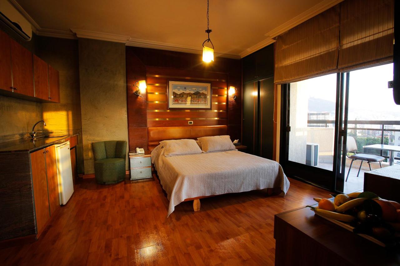 Camelot Hotel photo