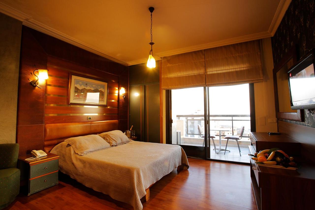 Camelot Hotel photo