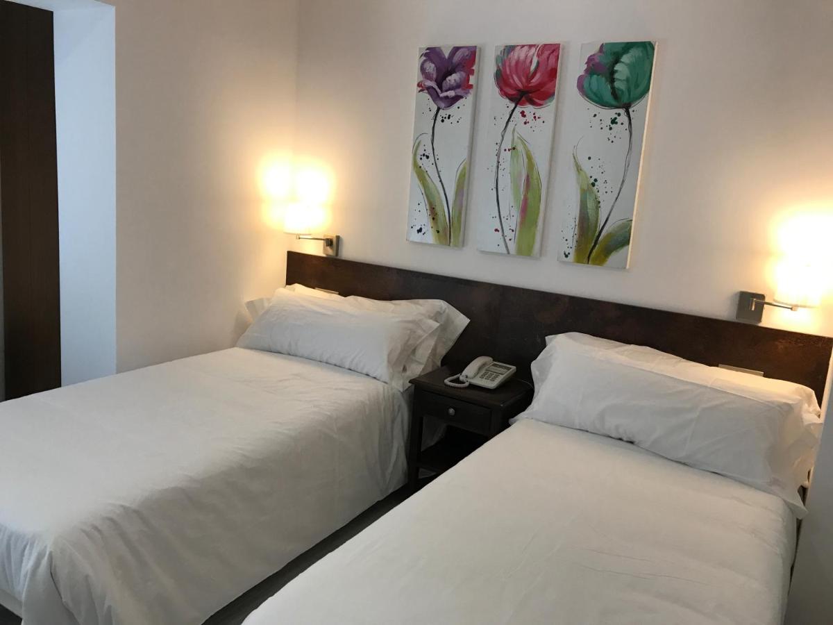Aston Hotel photo