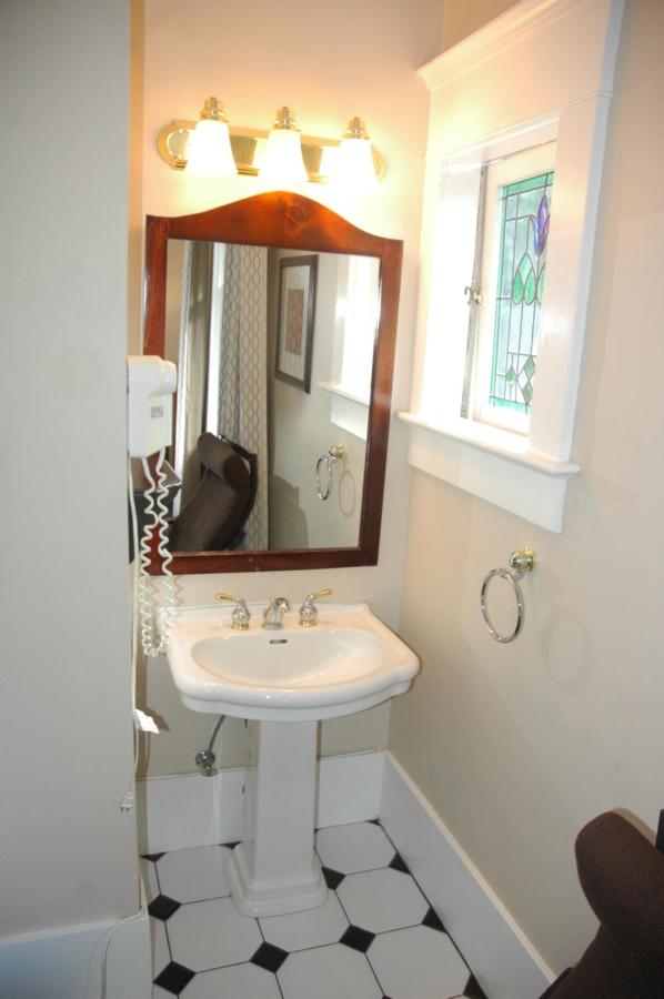 Windsor Guest House photo