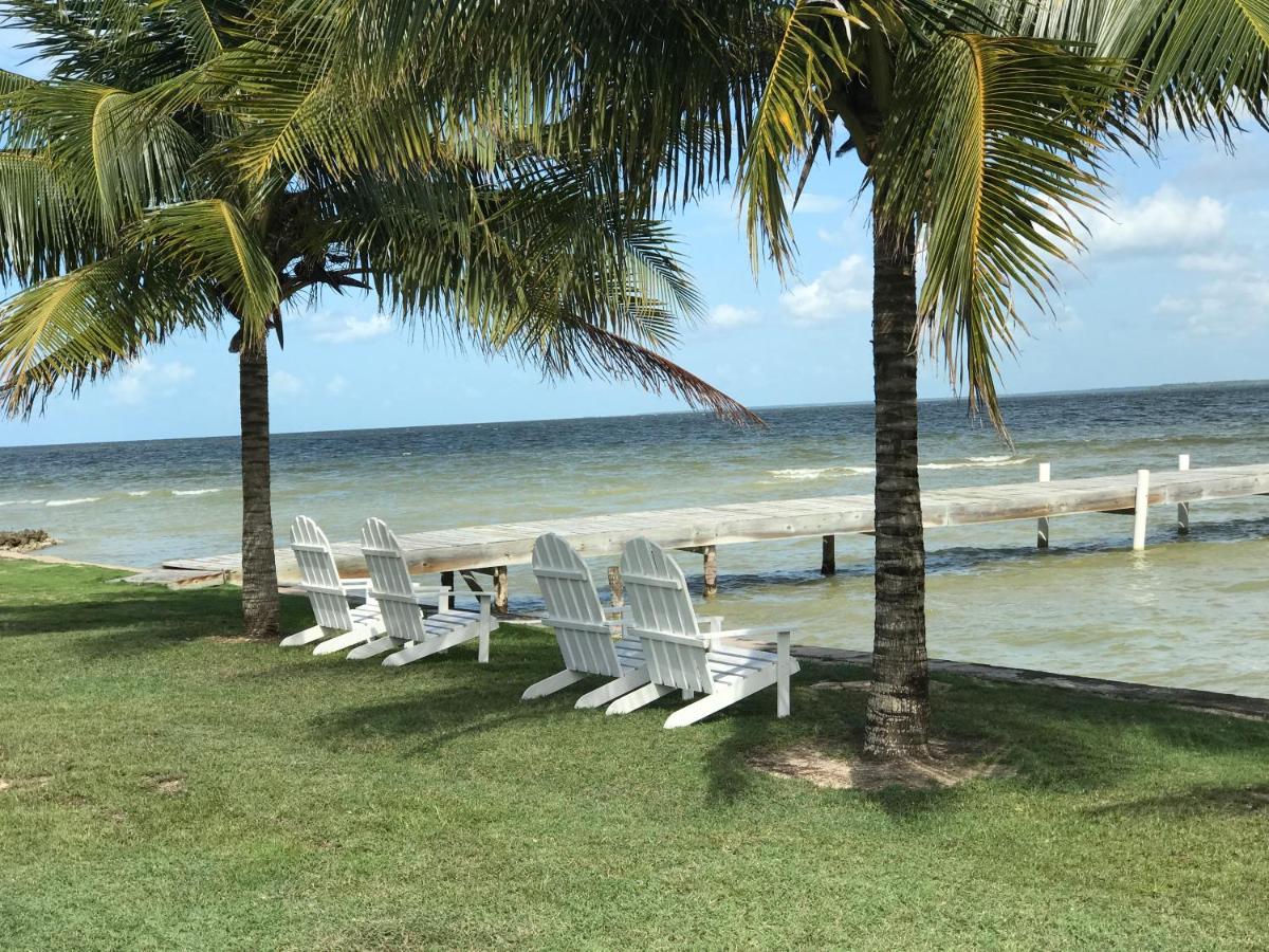 Beach: Tilt-Ta-Dock Resort Belize