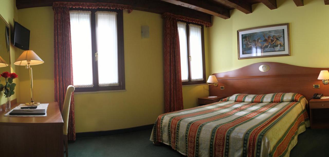 Hotel Antico Moro photo