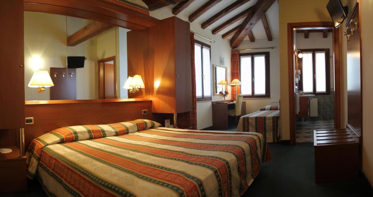 Hotel Antico Moro photo