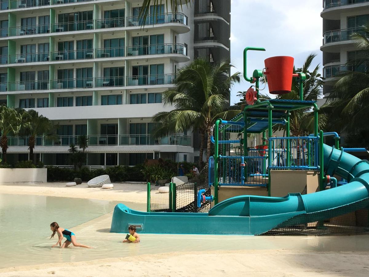 Water park: Cozy 1BR w/ Balcony at AZURE