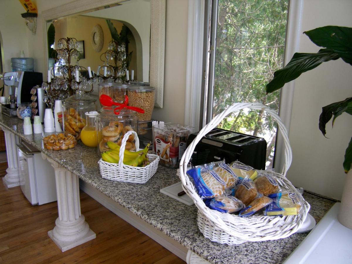 Hamlet Inn - PASSES TO COOPERS BEACH — photo 5