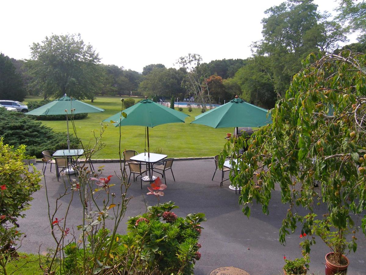 Hamlet Inn - PASSES TO COOPERS BEACH — photo 19