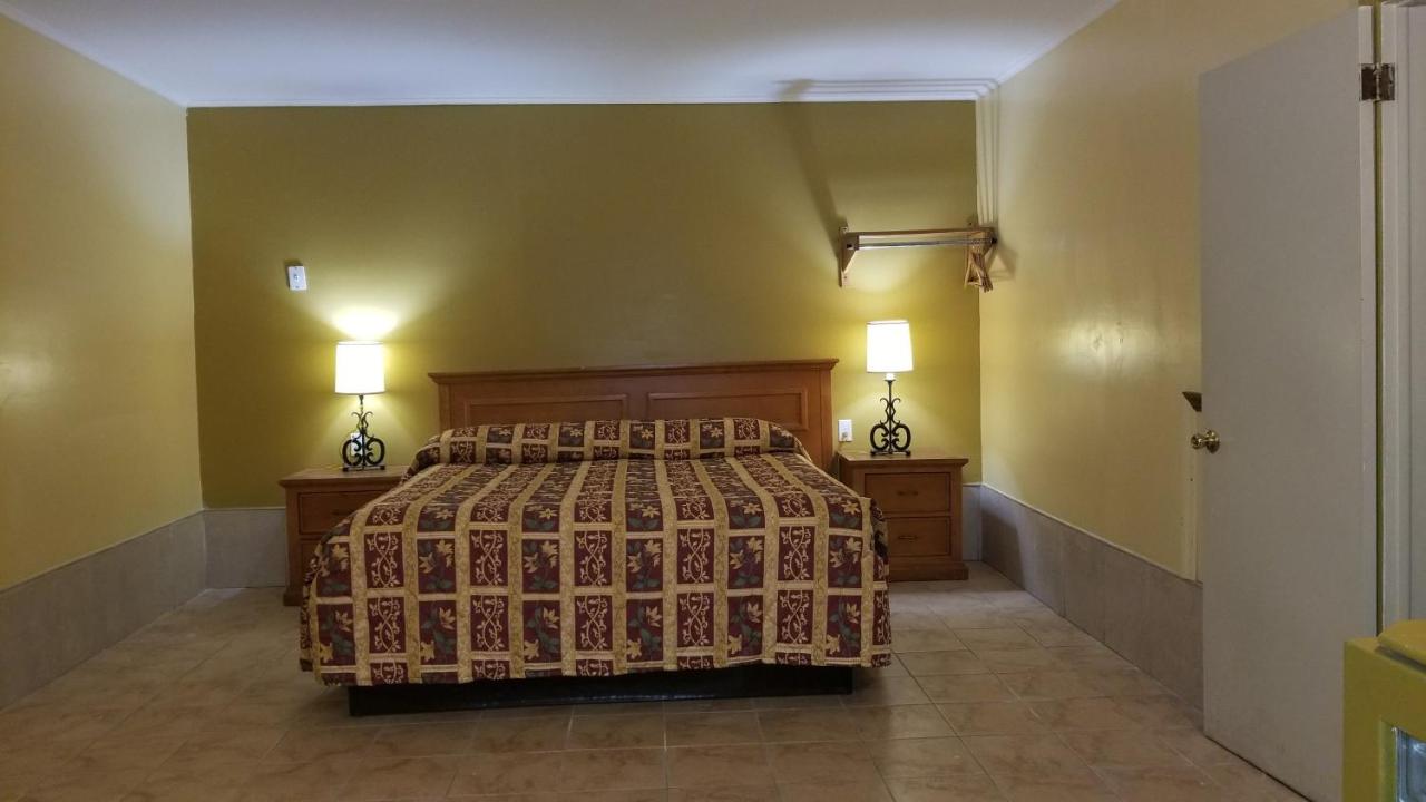 Luxury Inn & Suites — photo 7