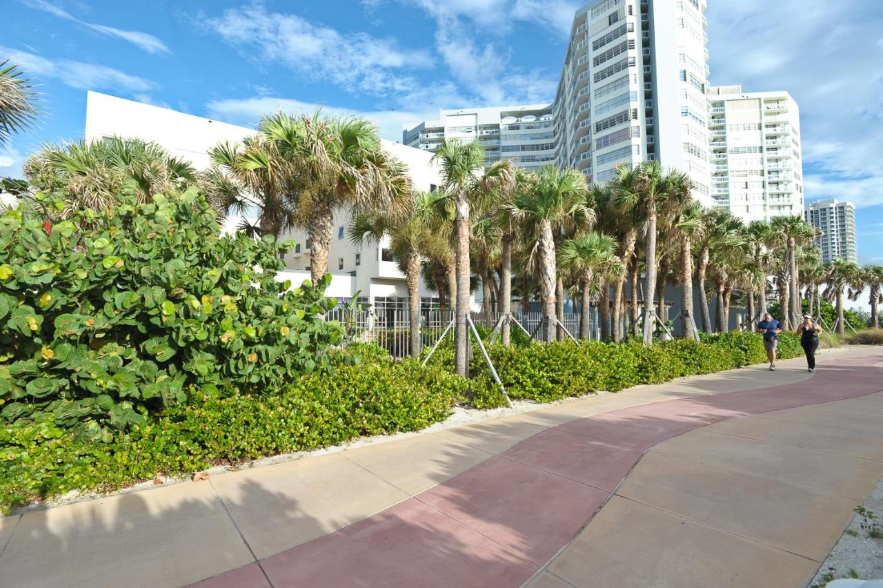 Beach: Crystal Beach Suites Miami Oceanfront Hotel