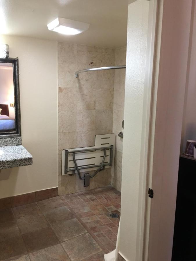 Arbor Inn Monterey — photo 17