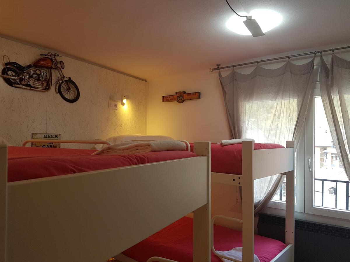 Barri Antic Hostel & Pub photo