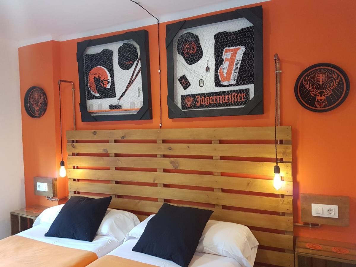 Barri Antic Hostel & Pub photo