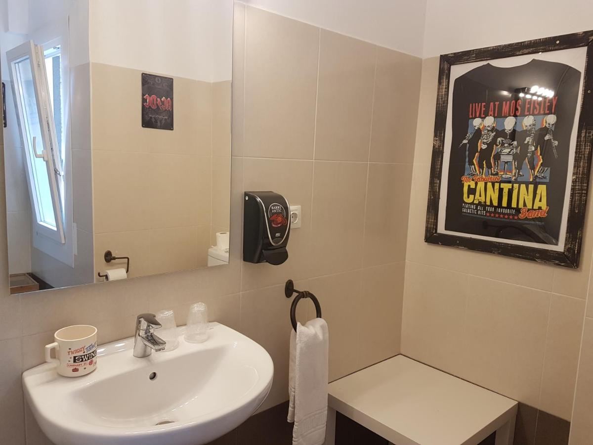 Barri Antic Hostel & Pub photo