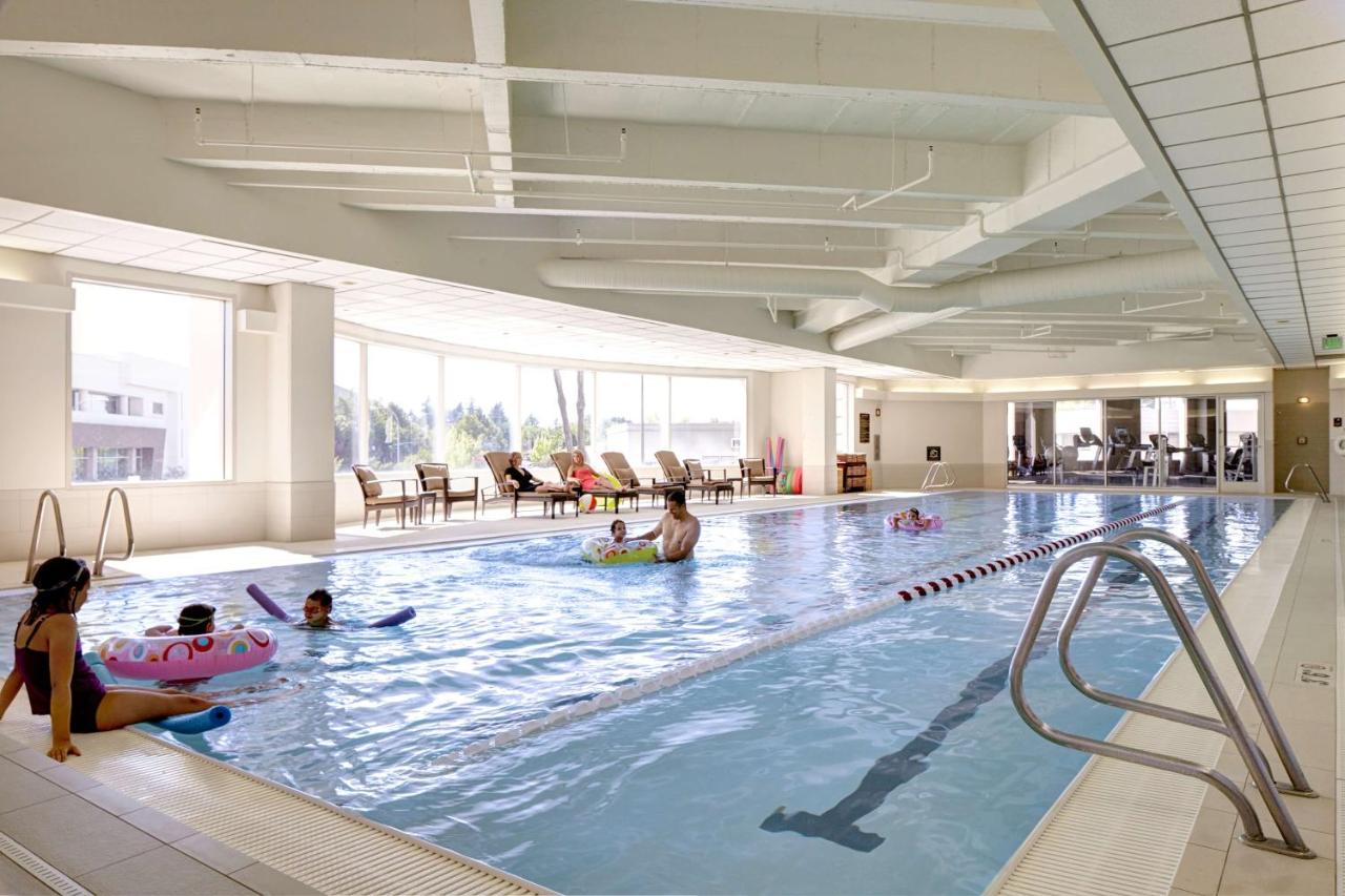 Heated swimming pool: Hyatt Regency Bellevue