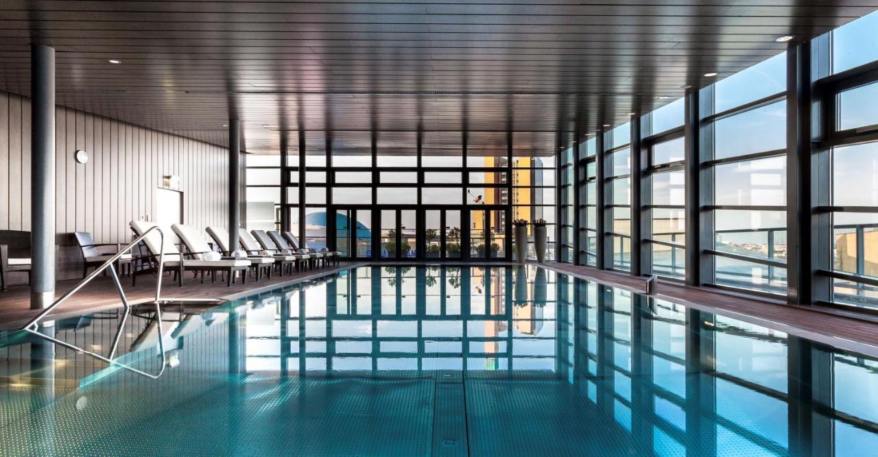 Rooftop swimming pool: Grand Hyatt Berlin