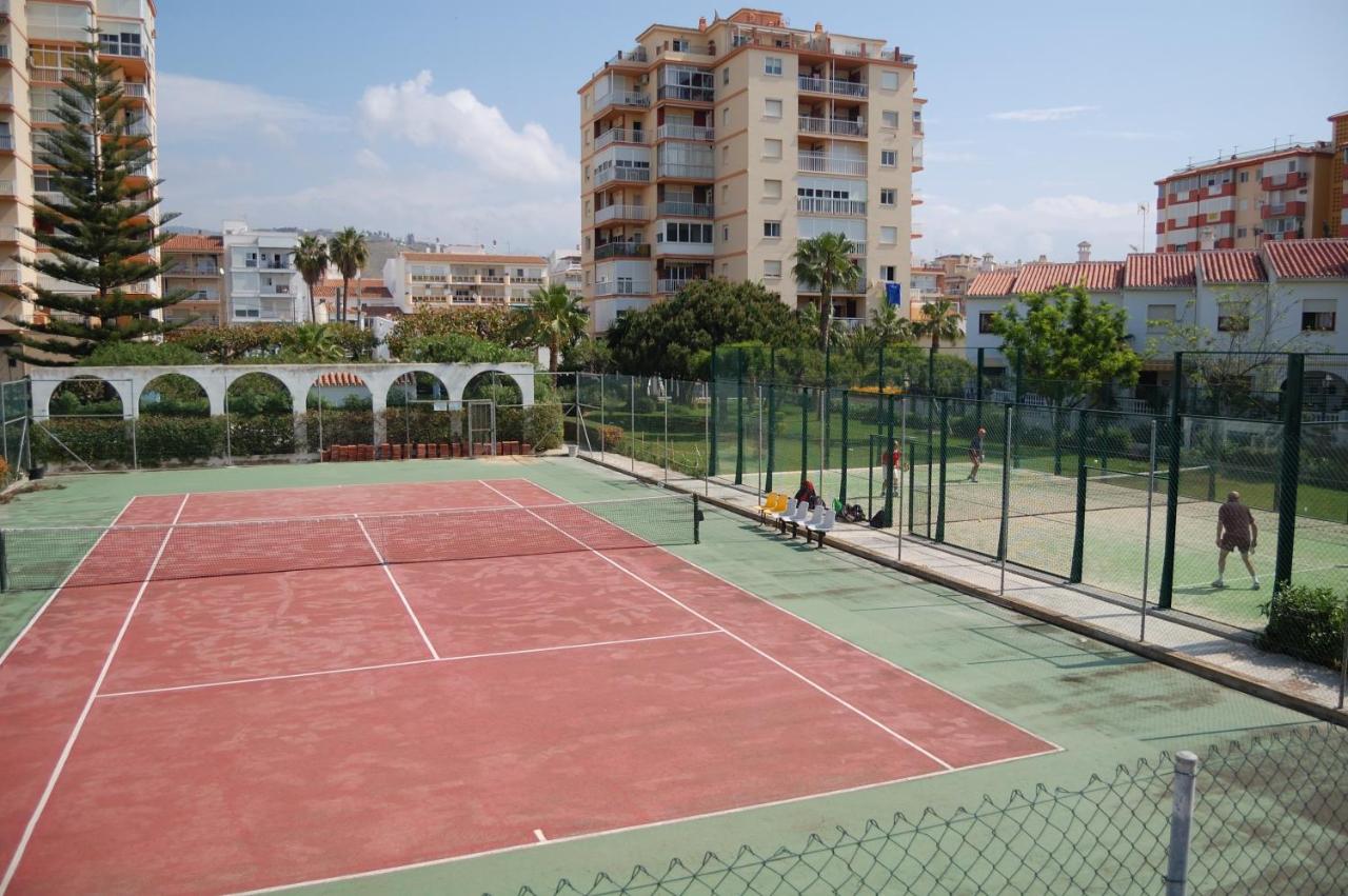 Tennis court: Apartamentos Euromar Playa