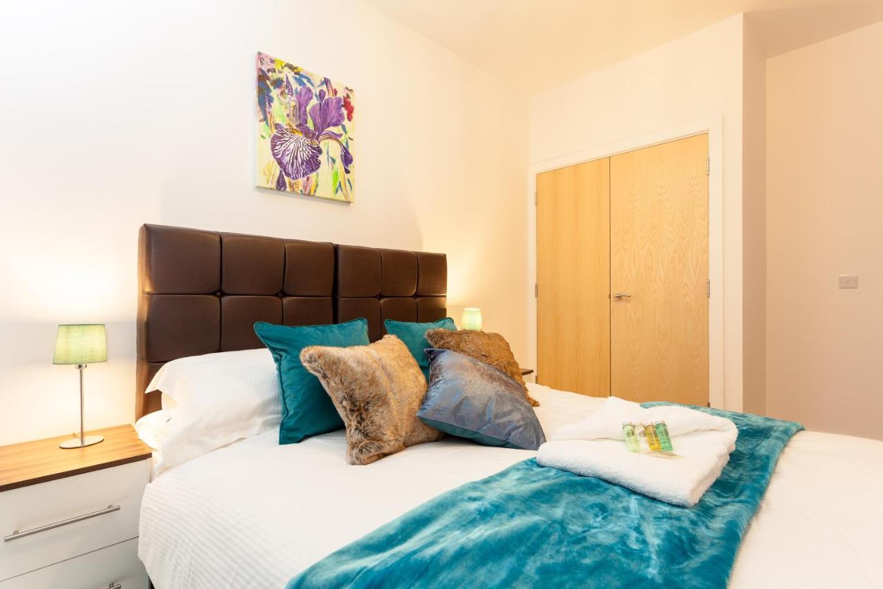 Self-contained town centre one bedroom apartments by Helmswood Serviced Apartments