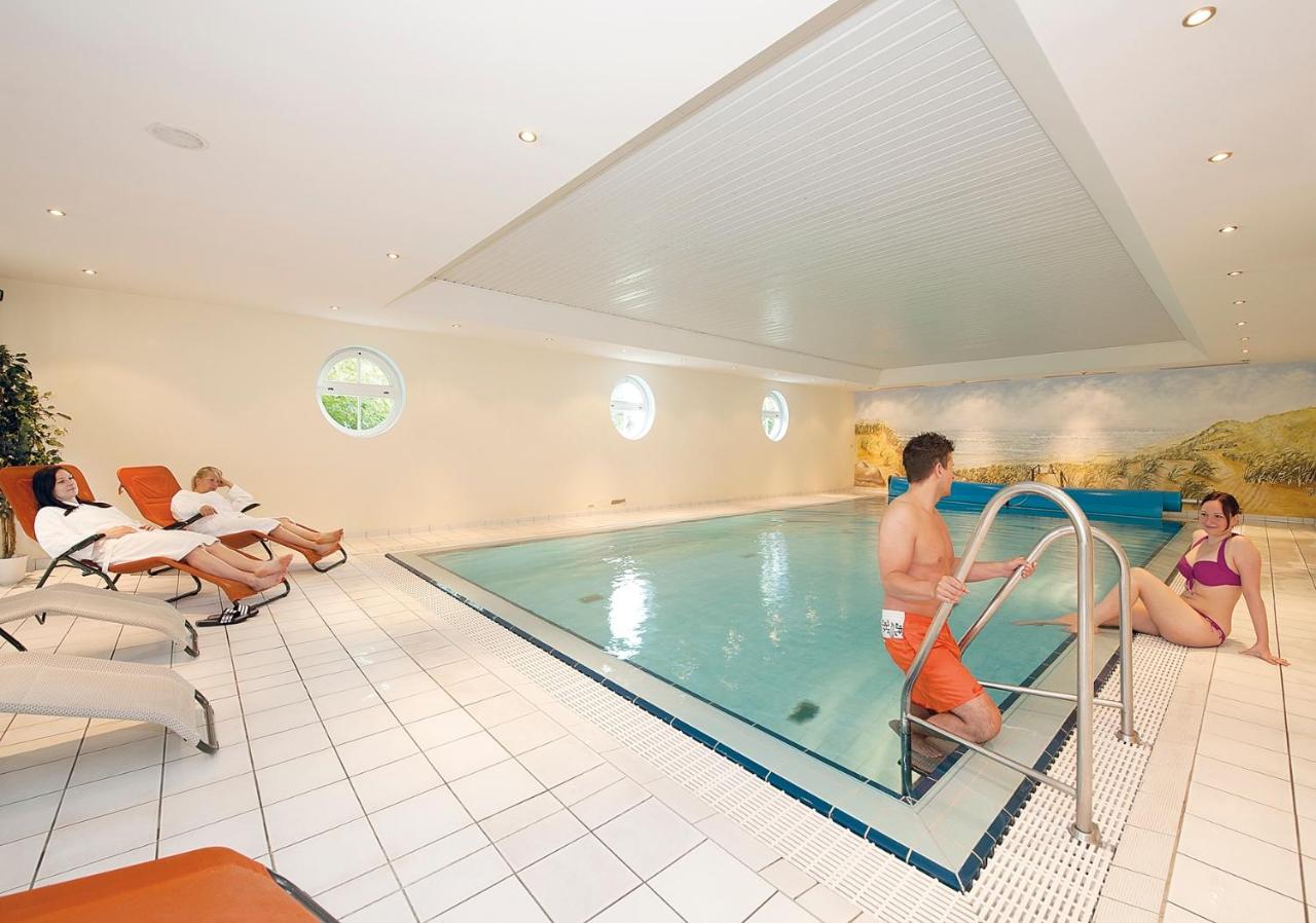 Heated swimming pool: Hotel Zum Bären